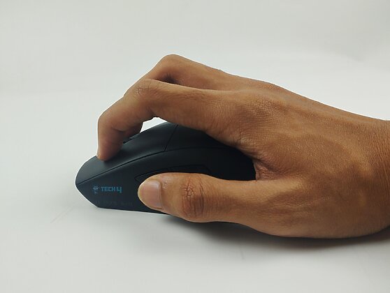 Claw Grip (Image By Tech4Gamers)