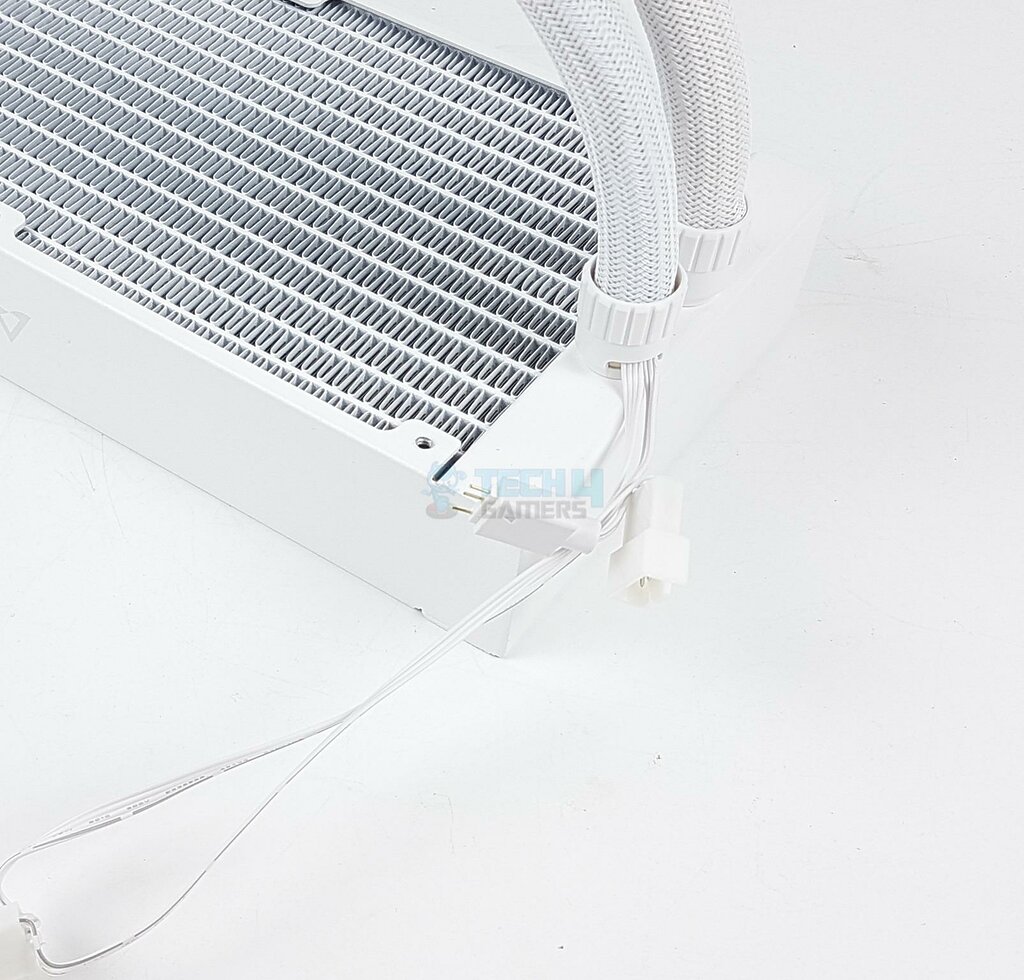 Arctic Liquid Freezer - 240 White ARGB - Radiator 4