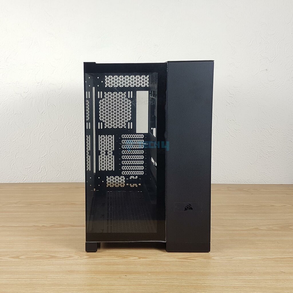 Corsair 6500X - Front View 1