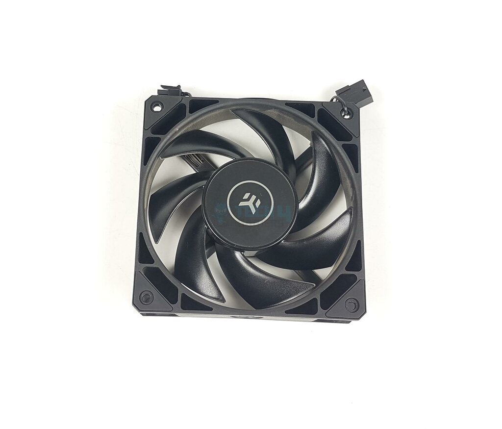 EK-Nucleus AIO CR240 Dark - Fan Front view