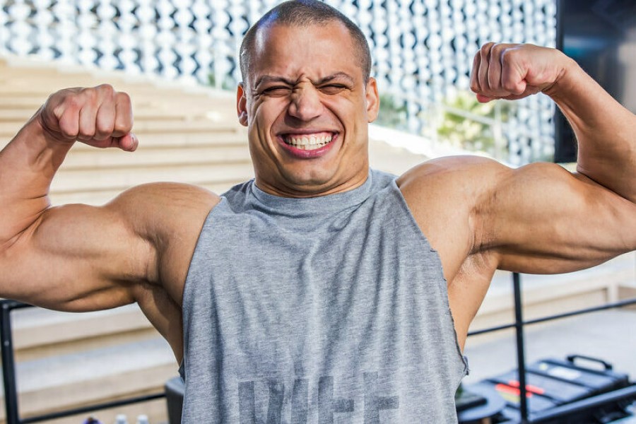 Tyler1 Flexing