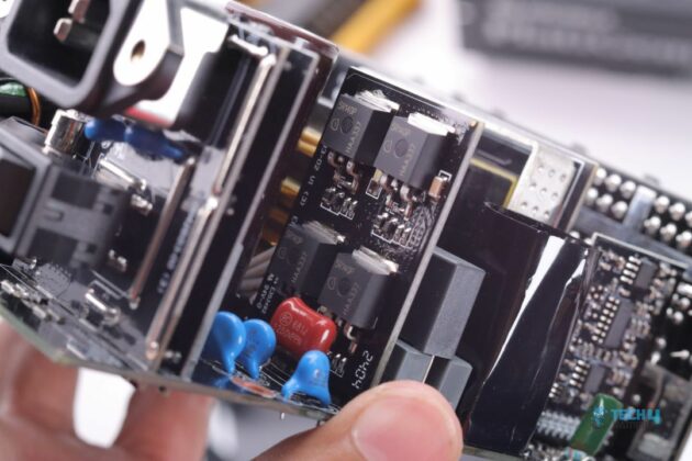 Enermax PlatiGemini 1200W Platinum - 4x MOSFETs Arranged in Full-Bridge topology