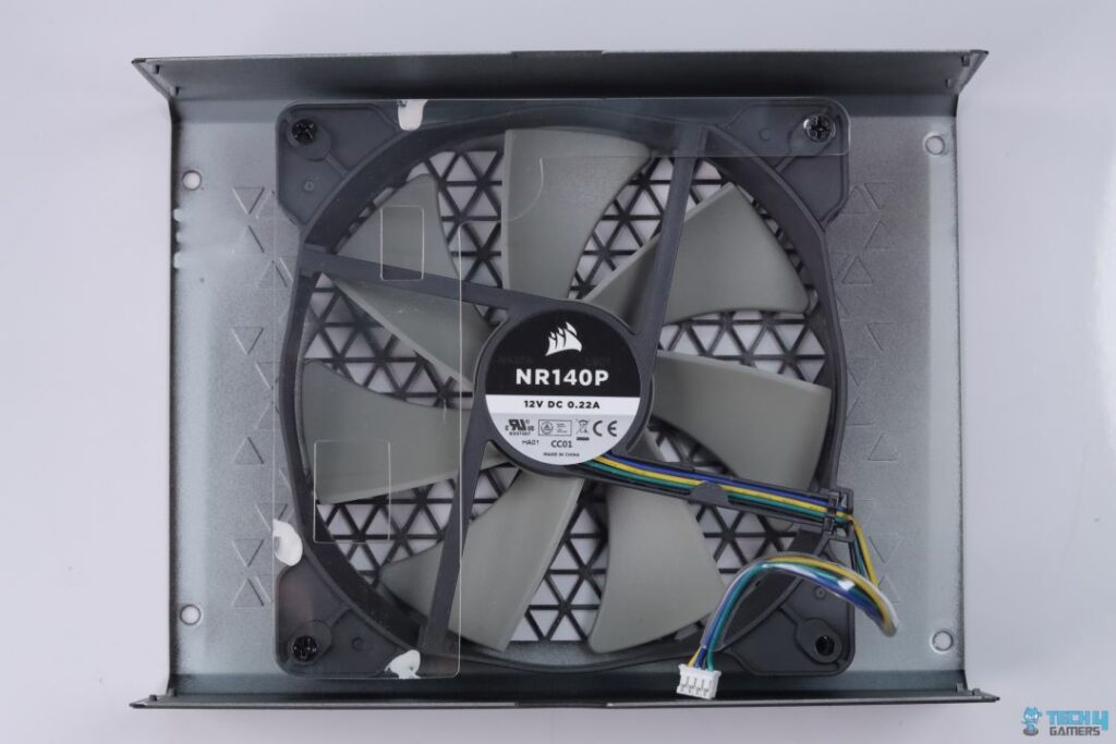 Corsair HX1200i 8 Corsair NR140P 140mm FDB Fan