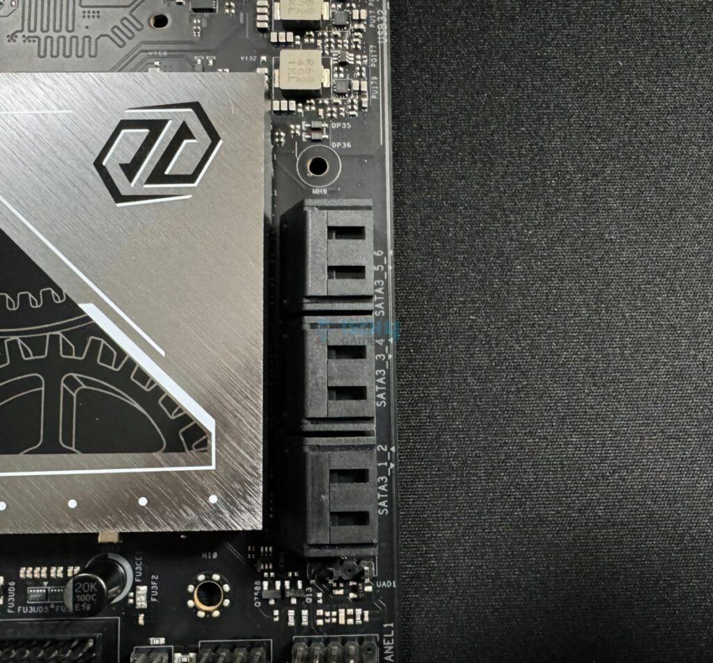 ASRock X870E Taichi Lite SATA connectors