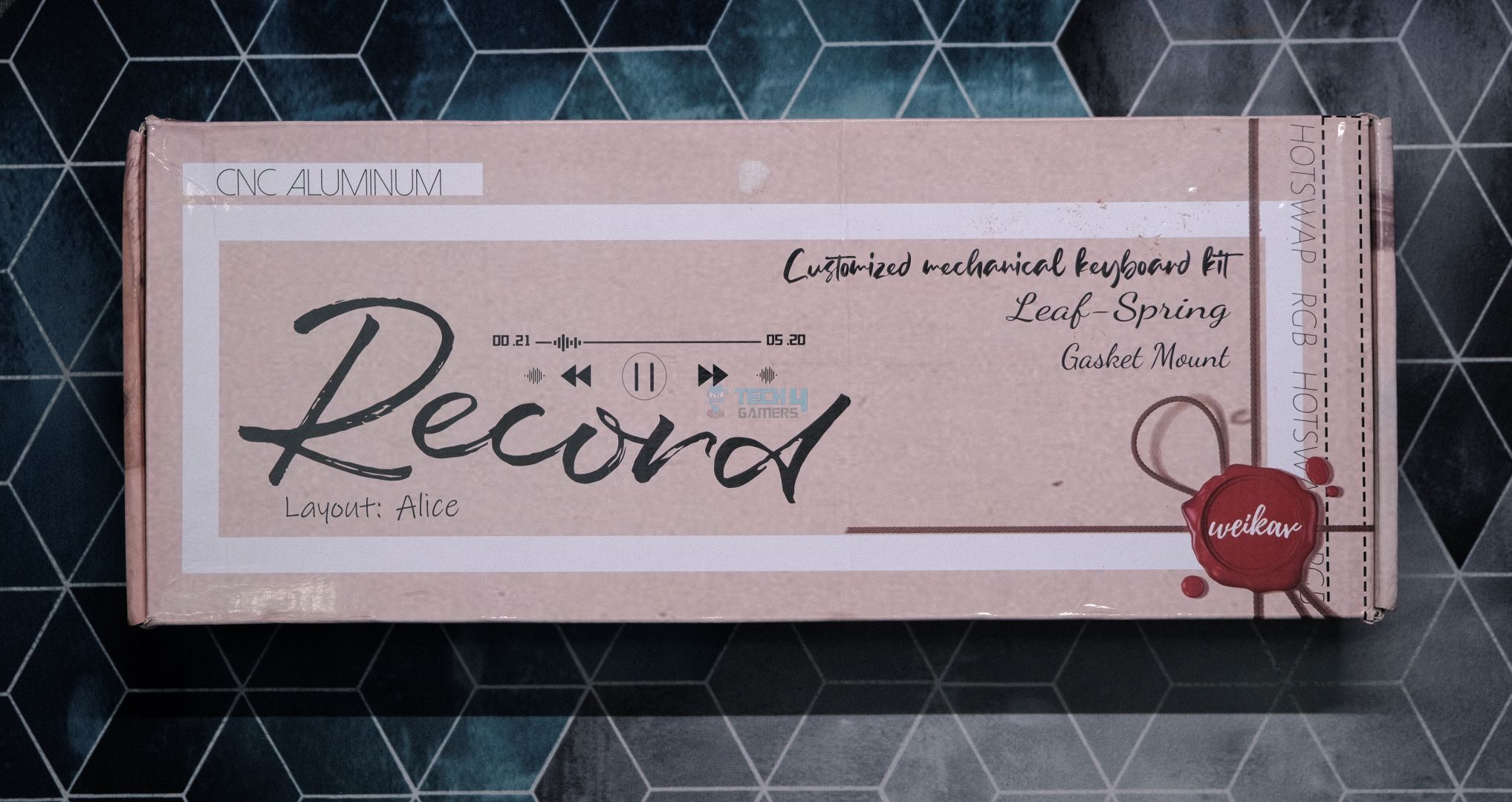 Record Alice comes in a simple box