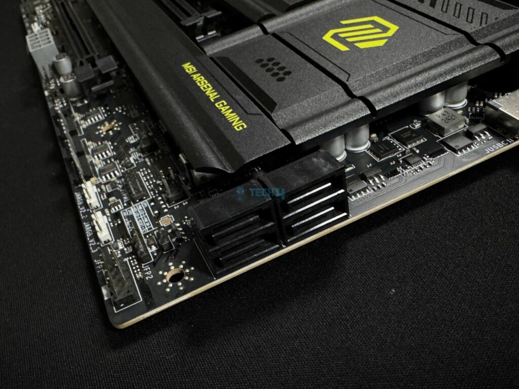 MSI MAG Z890 Tomahawk WiFi SATA connectors