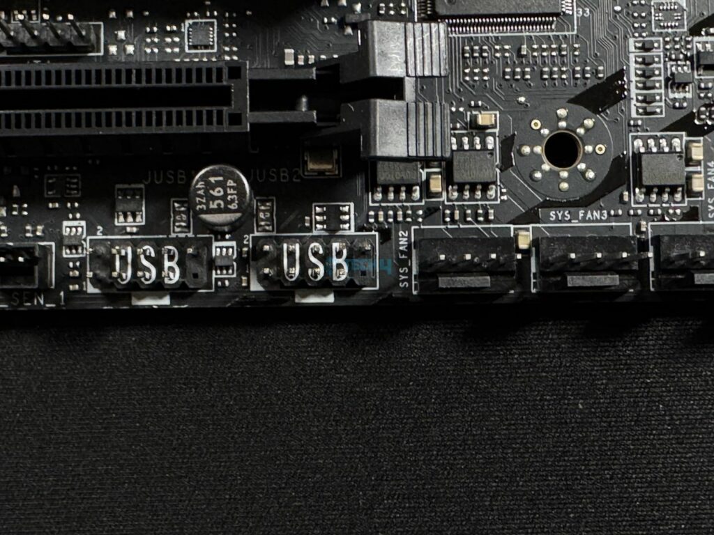 MSI MPG Z890 Carbon WiFi bottom right USB connectors