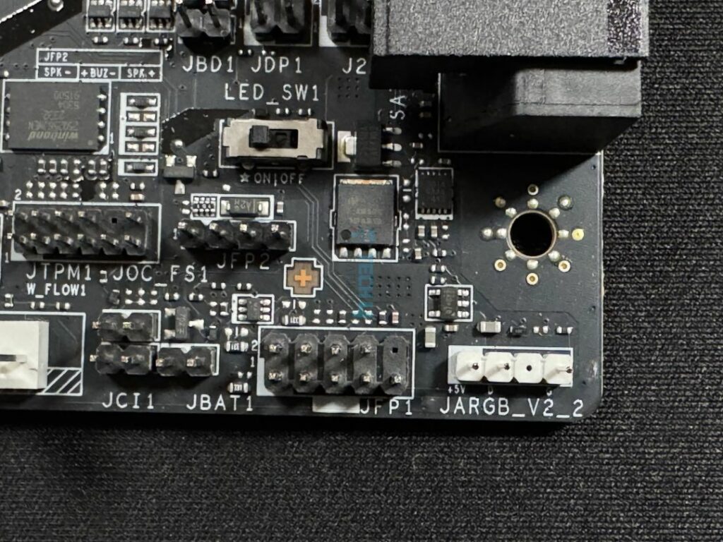 MSI MPG Z890 Carbon WiFi bottom right connectors