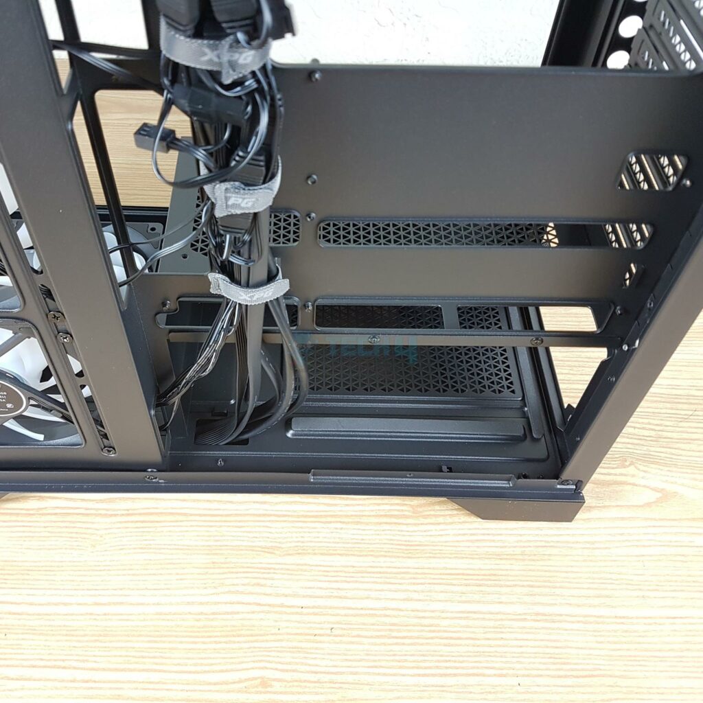 XPG Invader X BTF - Backside Cable Management